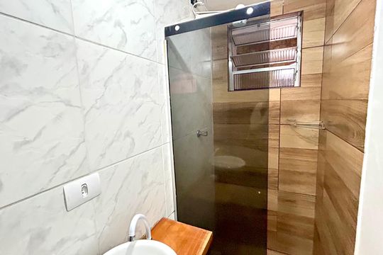 Banheiro de kitnet/studio para alugar com 1 quarto, 38m² em Vila Rosalia, Guarulhos