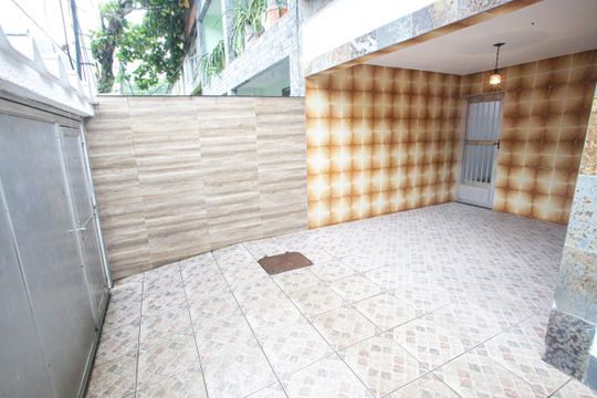 Garagem de casa para alugar com 3 quartos, 150m² em Jacarepaguá, Rio de Janeiro