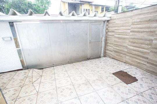 Garagem de casa para alugar com 3 quartos, 150m² em Jacarepaguá, Rio de Janeiro