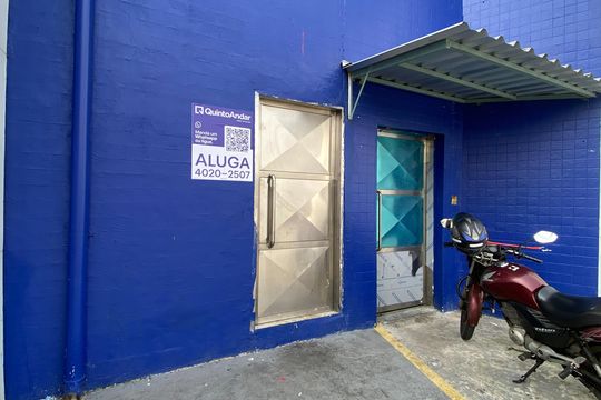 Fachada e Placa de apartamento para alugar com 1 quarto, 40m² em Aliança, Osasco
