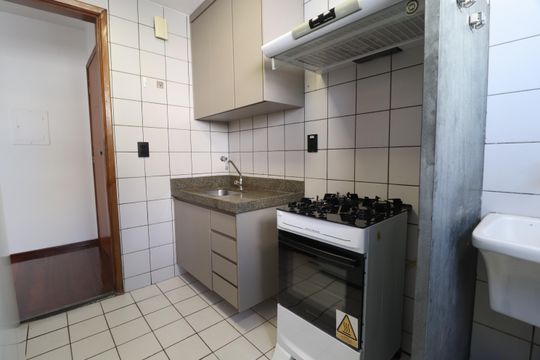 Cozinha de apartamento para alugar com 1 quarto, 48m² em Saraiva, Uberlândia