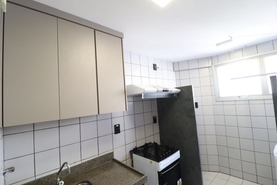 Cozinha de apartamento para alugar com 1 quarto, 48m² em Saraiva, Uberlândia
