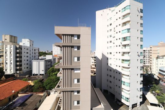 Vista de apartamento para alugar com 1 quarto, 48m² em Saraiva, Uberlândia