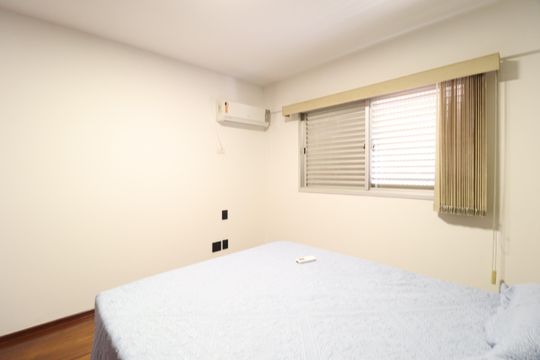 Quarto Suíte de apartamento para alugar com 1 quarto, 48m² em Saraiva, Uberlândia