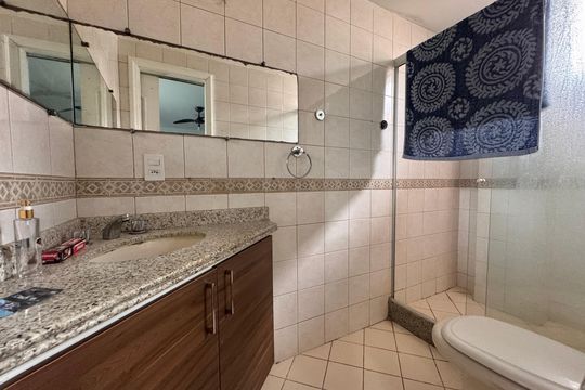 Suíte - Banheiro de apartamento para alugar com 3 quartos, 193m² em Rec. dos Bandeirant, Rio de Janeiro