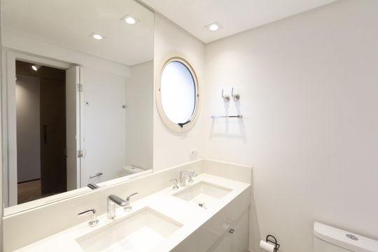 Banheiro da Suíte 3 de apartamento para alugar com 3 quartos, 150m² em Moema, São Paulo