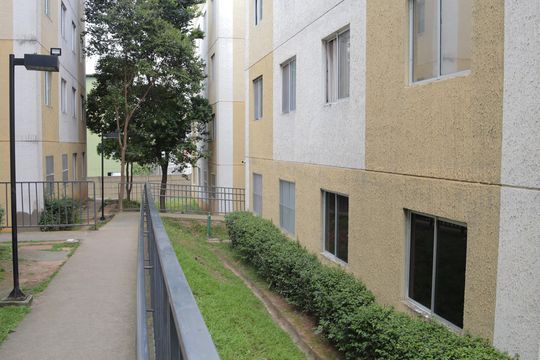 Rampa para os blocos  de apartamento para alugar com 2 quartos, 88m² em Jardim Bartira, São Paulo