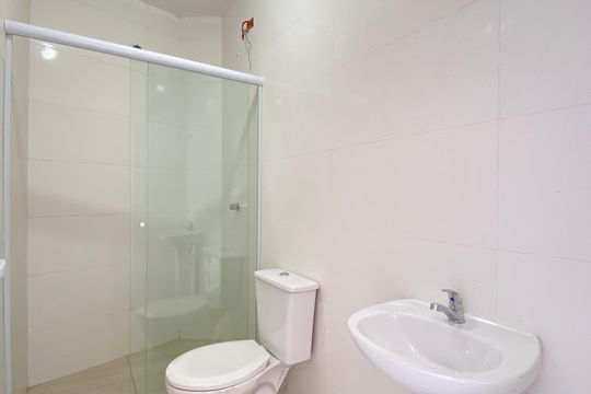 Banheiro de apartamento para alugar com 2 quartos, 55m² em Aliança, Osasco