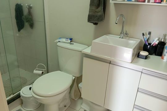 Banheiro de apartamento à venda com 2 quartos, 74m² em Sarandi, Porto Alegre