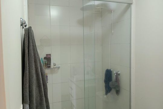Banheiro de apartamento à venda com 2 quartos, 74m² em Sarandi, Porto Alegre