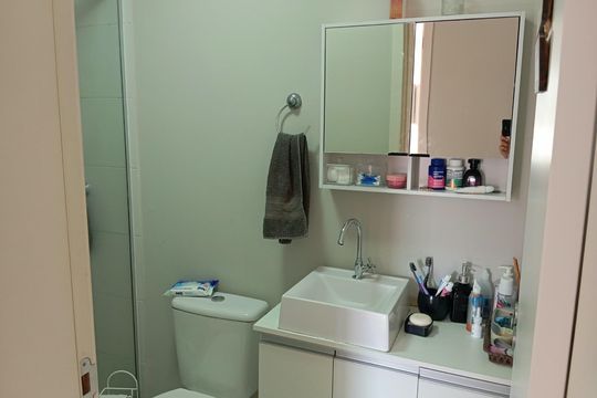 Banheiro de apartamento à venda com 2 quartos, 74m² em Sarandi, Porto Alegre