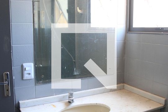 Banheiro de apartamento à venda com 2 quartos, 52m² em Setor Leste Universitário, Goiânia