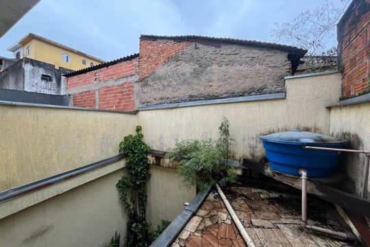 Quarto 2 - Vista de casa à venda com 3 quartos, 180m² em Vila Serralheiro, São Paulo