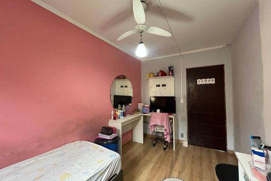 Quarto 2 de casa à venda com 3 quartos, 180m² em Vila Serralheiro, São Paulo
