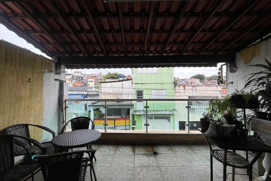 Sacada de casa à venda com 3 quartos, 180m² em Vila Serralheiro, São Paulo