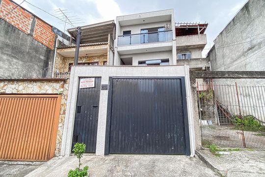 Fachada  de casa à venda com 4 quartos, 168m² em Jardim Santo Antonio, São Paulo