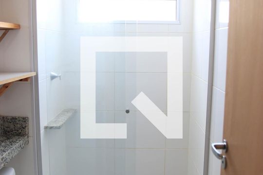 Banheiro de apartamento à venda com 2 quartos, 55m² em Jardim Novo Mundo, Goiânia