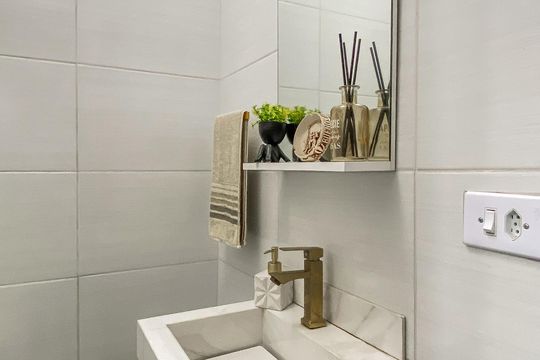 Banheiro de serviço de casa à venda com 2 quartos, 73m² em Vila Araguaia, São Paulo