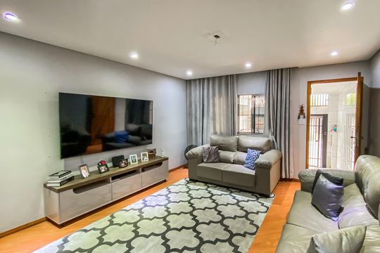 Casa à venda com 2 quartos, 73m² em Vila Araguaia, São Paulo