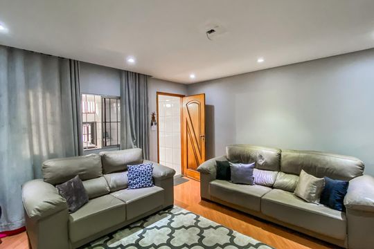 Sala de casa à venda com 2 quartos, 73m² em Vila Araguaia, São Paulo