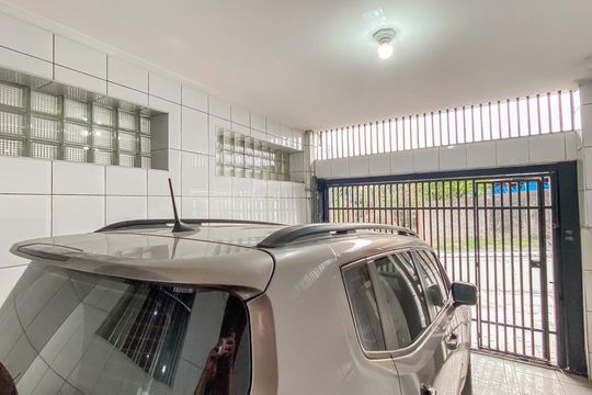 Garagem de casa à venda com 2 quartos, 73m² em Vila Araguaia, São Paulo