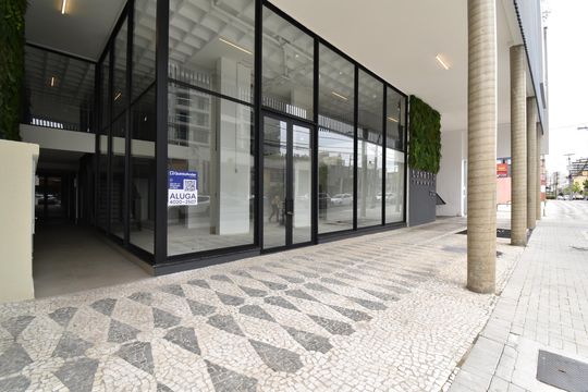 Fachada do condomínio de kitnet/studio para alugar com 1 quarto, 22m² em Água Verde, Curitiba