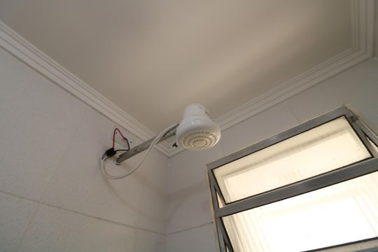 Banheiro de casa para alugar com 1 quarto, 32m² em Vila Margarida, São Paulo