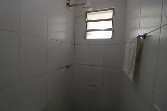 Banheiro de casa para alugar com 1 quarto, 32m² em Vila Margarida, São Paulo