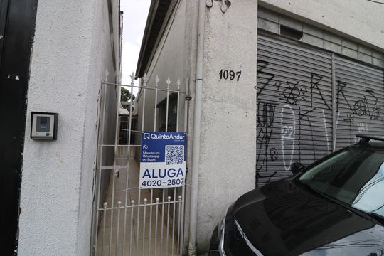 Fachada de casa para alugar com 1 quarto, 32m² em Vila Margarida, São Paulo
