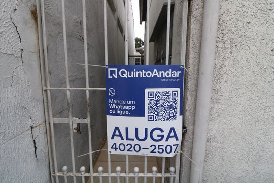 Fachada de casa para alugar com 1 quarto, 32m² em Vila Margarida, São Paulo