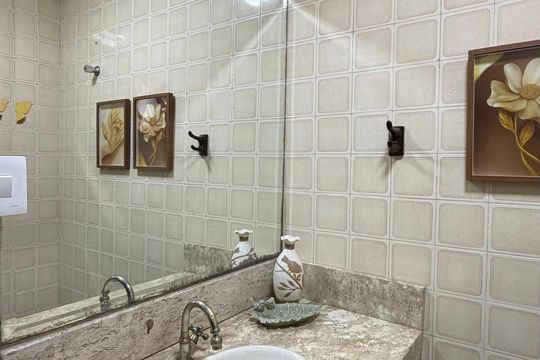 Casa para alugar com 4 quartos, 1000m² em Vila Santa Terezinha, Carapicuíba