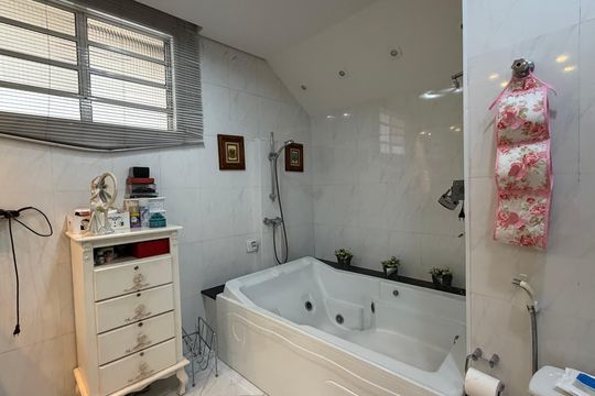 Casa para alugar com 4 quartos, 1000m² em Vila Santa Terezinha, Carapicuíba