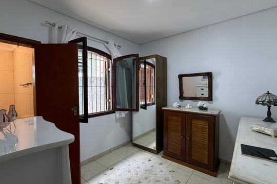 Casa para alugar com 4 quartos, 1000m² em Vila Santa Terezinha, Carapicuíba