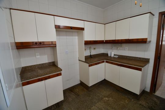 Apartamento à venda com 3 quartos, 196m² em Cambuí, Campinas
