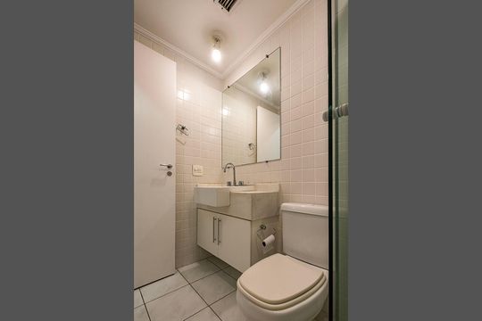 Banheiro de apartamento à venda com 2 quartos, 56m² em Jardim Paulista, São Paulo