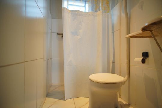 Banheiro Corredor de apartamento à venda com 2 quartos, 84m² em Rubem Berta, Porto Alegre