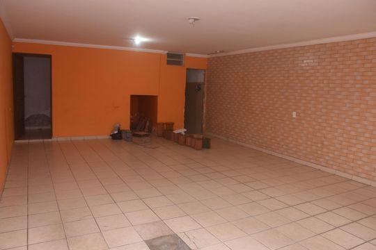 Garagem de casa para alugar com 3 quartos, 318m² em Vila California, São Paulo