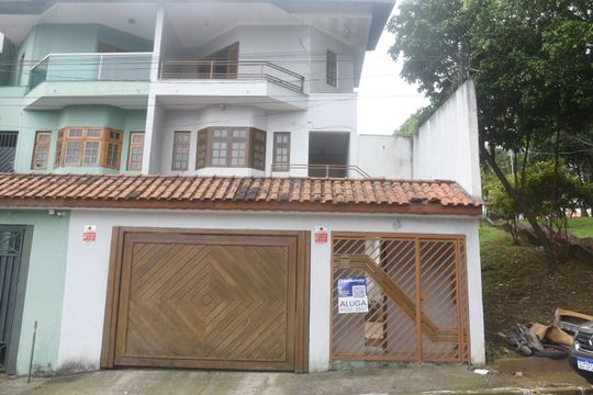 Fachada de casa para alugar com 3 quartos, 318m² em Vila California, São Paulo