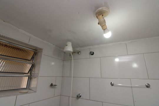 Banheiro de casa para alugar com 1 quarto, 50m² em Penha de França, São Paulo