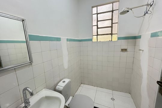 Banheiro de apartamento para alugar com 1 quarto, 54m² em Praça Seca, Rio de Janeiro