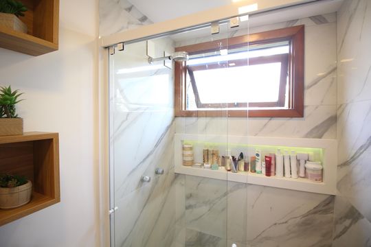 Banheiro de apartamento para alugar com 3 quartos, 150m² em Petrópolis, Porto Alegre