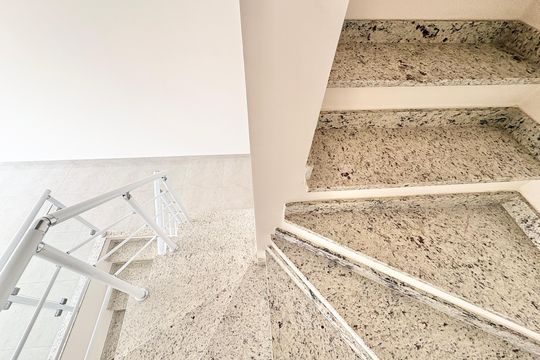 Escada de casa à venda com 2 quartos, 120m² em Vila Carolina, São Paulo