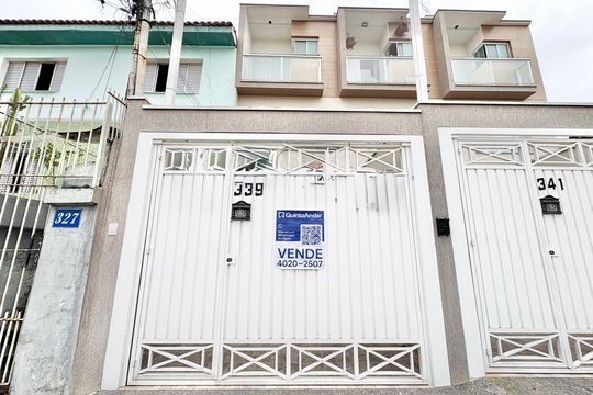 Fachada de casa à venda com 2 quartos, 120m² em Vila Carolina, São Paulo