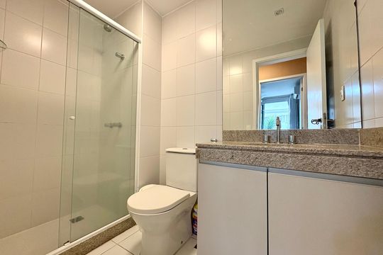 Banheiro Social de apartamento para alugar com 2 quartos, 98m² em Barra Olímpica, Rio de Janeiro