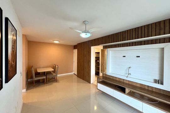 Sala de apartamento para alugar com 2 quartos, 98m² em Barra Olímpica, Rio de Janeiro