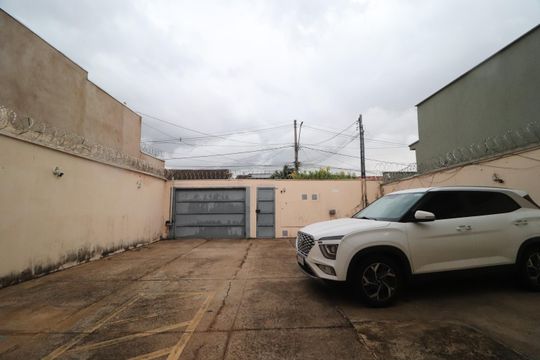 Garagem - Fachada de apartamento para alugar com 2 quartos, 65m² em Granada, Uberlândia