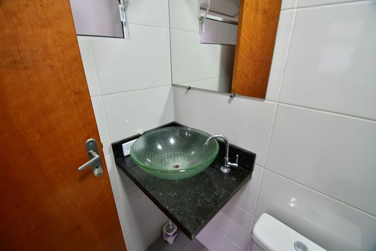 Banheiro de kitnet/studio para alugar com 1 quarto, 25m² em Parque São Quirino, Campinas