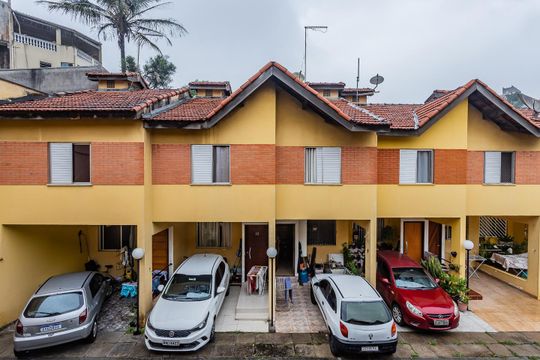 Vista Quarto 1 de casa à venda com 2 quartos, 92m² em Jardim Vivan, São Paulo