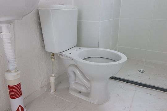 Banheiro  de apartamento para alugar com 2 quartos, 40m² em Santa Rosa de Lima, Porto Alegre