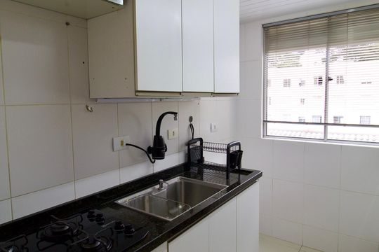 Cozinha de apartamento para alugar com 2 quartos, 48m² em Cachoeira, Curitiba